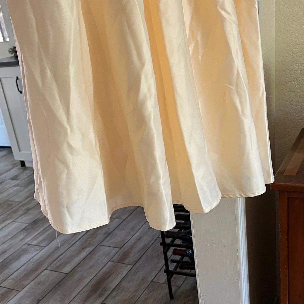 Unique Vintage Ivory Bow Detail Dress - Picture 4 of 9